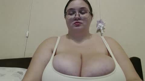 Snapshot of i_fucked_u_yesterday chatting on November 10, 2025, 7:02 pm Dominika online show from November 10, 2025, 7:02 pm