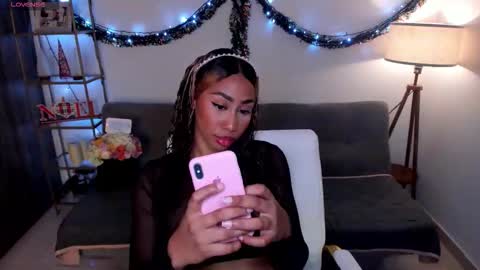 Snapshot of i_lulu chatting on December 19, 2025, 3:35 am Lul online show from December 19, 2025, 3:35 am