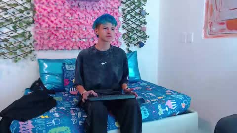 iam_lukas__ online show from September 9, 2025, 3:17 am