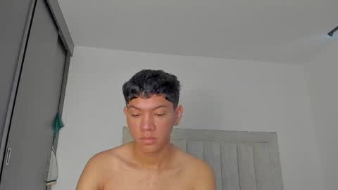 Juliiiiian online show from April 1, 2026, 11:33 am