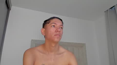 Snapshot of iamjulian_ chatting on April 22, 2026, 11:23 am Juliiiiian online show from April 22, 2026, 11:23 am