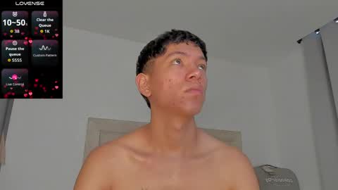 Snapshot of iamjulian_ chatting on April 24, 2026, 11:23 am Juliiiiian online show from April 24, 2026, 11:23 am