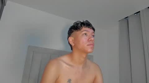Snapshot of iamjulian_ chatting on April 29, 2026, 11:25 am Juliiiiian online show from April 29, 2026, 11:25 am
