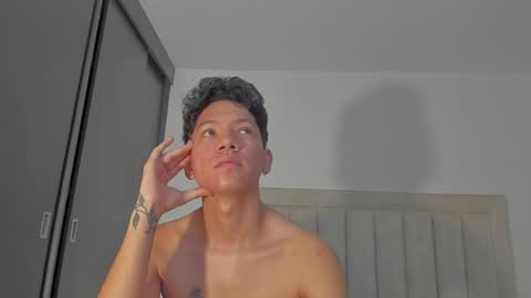 Snapshot of iamjulian_ chatting on May 21, 2026, 11:39 am Juliiiiian online show from May 21, 2026, 11:39 am