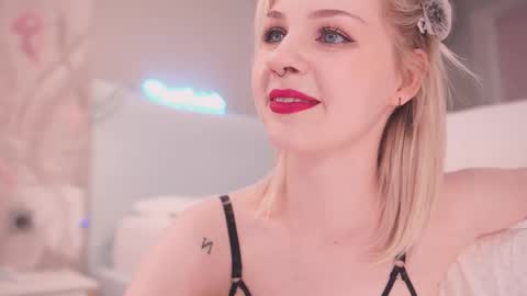 Snapshot of iamninamint chatting on September 27, 2025, 4:34 pm Nina online show from September 27, 2025, 4:34 pm