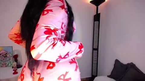 Snapshot of iamroxanne chatting on November 10, 2025, 2:43 am Camila online show from November 10, 2025, 2:43 am