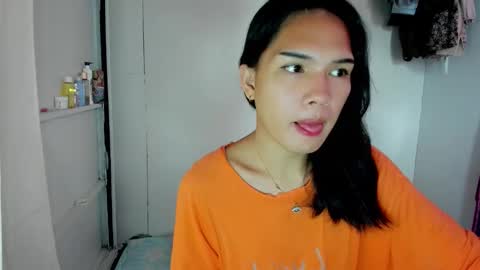 Snapshot of iamyourdesire_ chatting on February 17, 2026, 8:22 am shhh online show from February 17, 2026, 8:22 am