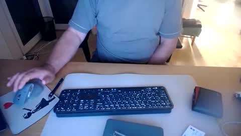 iandy12 online show from October 19, 2025, 9:37 pm