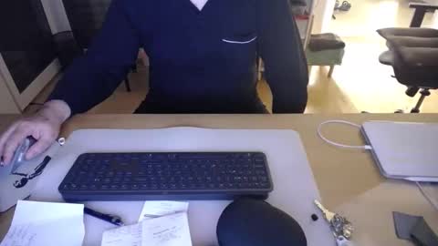 iandy12 online show from April 19, 2026, 10:12 pm