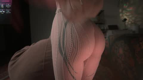 Snapshot of iara_mi chatting on December 5, 2025, 2:03 pm stream next week online show from December 5, 2025, 2:03 pm