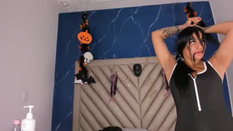 ibbie_ online show from October 27, 2025, 12:20 pm