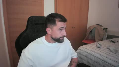 iberian_macho online show from October 18, 2025, 9:48 pm