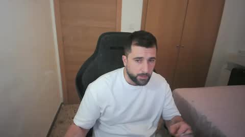 iberian_macho online show from December 15, 2025, 10:08 am