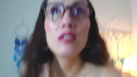 Iberian Moon online show from November 15, 2025, 6:59 pm