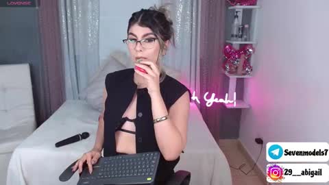 ice_y_abigail online show from February 17, 2025, 12:38 pm