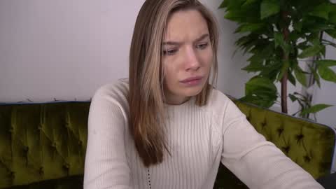 Snapshot of icedanielles chatting on January 13, 2025, 2:21 pm Danielle online show from January 13, 2025, 2:21 pm