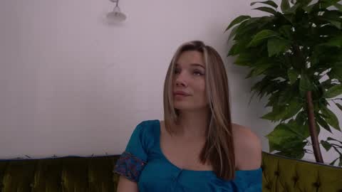 Snapshot of icedanielles chatting on January 31, 2025, 2:39 pm Danielle online show from January 31, 2025, 2:39 pm