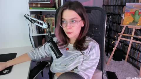 Snapshot of icefroq chatting on February 24, 2025, 9:41 pm Julia online show from February 24, 2025, 9:41 pm