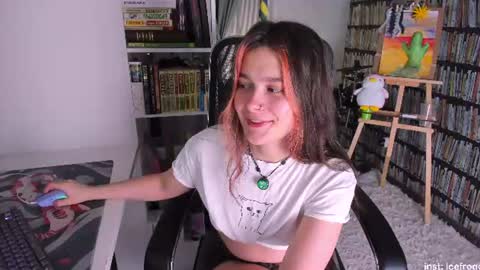 Snapshot of icefroq chatting on July 7, 2026, 10:47 pm Julia online show from July 7, 2026, 10:47 pm