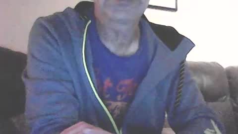 Snapshot of icemandude chatting on July 25, 2026, 7:33 pm icemandude online show from July 25, 2026, 7:33 pm