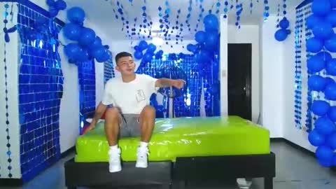 Snapshot of icevermilk chatting on December 26, 2024, 9:15 pm THOMAS AND DAMIAND online show from December 26, 2024, 9:15 pm