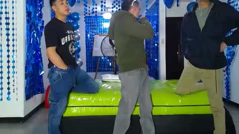 Snapshot of icevermilk chatting on January 19, 2025, 5:49 pm THOMAS AND DAMIAND online show from January 19, 2025, 5:49 pm