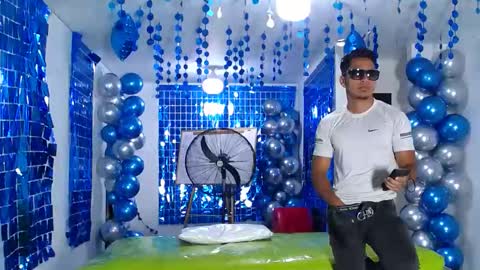 Snapshot of icevermilk chatting on January 29, 2025, 5:24 pm THOMAS AND DAMIAND online show from January 29, 2025, 5:24 pm