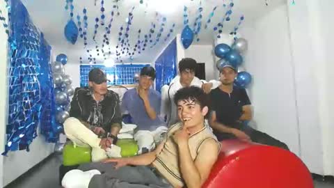 Snapshot of icevermilk chatting on February 6, 2025, 5:30 pm THOMAS AND DAMIAND online show from February 6, 2025, 5:30 pm