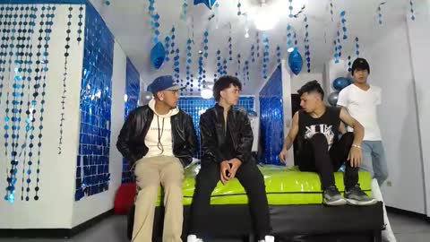 Snapshot of icevermilk chatting on February 11, 2025, 1:09 pm THOMAS AND DAMIAND online show from February 11, 2025, 1:09 pm