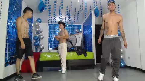 Snapshot of icevermilk chatting on February 13, 2025, 3:46 pm THOMAS AND DAMIAND online show from February 13, 2025, 3:46 pm