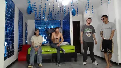 Snapshot of icevermilk chatting on February 24, 2025, 3:42 pm THOMAS AND DAMIAND online show from February 24, 2025, 3:42 pm