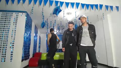 Snapshot of icevermilk chatting on March 4, 2025, 1:38 pm THOMAS AND DAMIAND online show from March 4, 2025, 1:38 pm