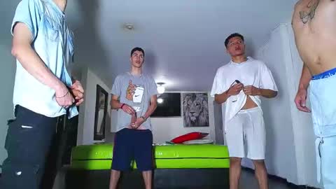 Snapshot of icevermilk chatting on September 12, 2025, 1:22 pm THOMAS AND DAMIAND online show from September 12, 2025, 1:22 pm