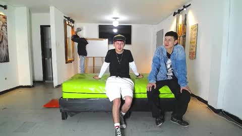 Snapshot of icevermilk chatting on November 18, 2025, 12:42 pm THOMAS AND DAMIAND online show from November 18, 2025, 12:42 pm