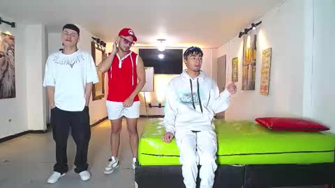 Snapshot of icevermilk chatting on November 28, 2025, 12:30 pm THOMAS AND DAMIAND online show from November 28, 2025, 12:30 pm