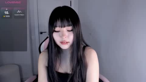 Hitomi   online show from November 19, 2025, 5:24 pm