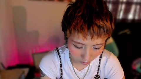 Snapshot of ichika__oto chatting on May 3, 2026, 9:10 pm Natalia online show from May 3, 2026, 9:10 pm