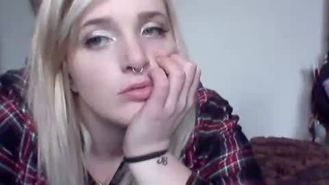 Snapshot of icykittiesbitch95 chatting on December 17, 2024, 5:15 pm kennedyblue online show from December 17, 2024, 5:15 pm