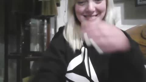 Snapshot of icykittiesbitch95 chatting on December 26, 2024, 10:16 am kennedyblue online show from December 26, 2024, 10:16 am