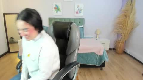 Snapshot of icysweetcam chatting on April 21, 2026, 12:33 pm Icy online show from April 21, 2026, 12:33 pm
