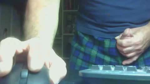 Snapshot of id10t4u chatting on April 5, 2026, 4:09 am id10t4u online show from April 5, 2026, 4:09 am
