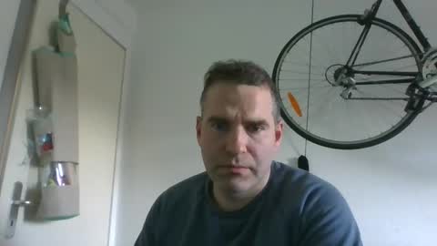 idontknowwhy1 online show from December 31, 2024, 11:53 am