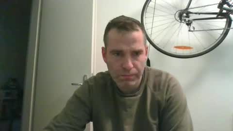 idontknowwhy1 online show from February 16, 2025, 4:32 pm