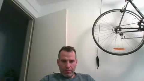 idontknowwhy1 online show from February 18, 2025, 4:26 pm