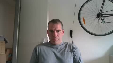 idontknowwhy1 online show from September 9, 2025, 8:14 am