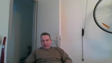 idontknowwhy1 online show from February 2, 2026, 8:35 am