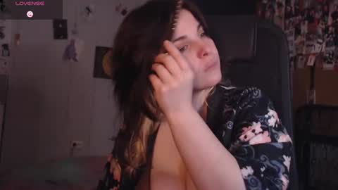 Snapshot of idontknowwhyjojo chatting on July 22, 2026, 6:05 am Saya online show from July 22, 2026, 6:05 am