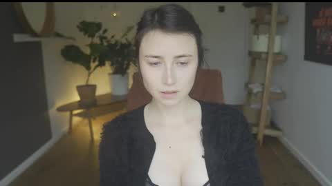 Snapshot of ifyouleave chatting on October 16, 2025, 10:49 am Belle online show from October 16, 2025, 10:49 am