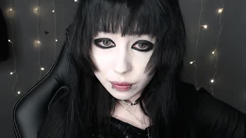 iiiiiiis online show from April 16, 2026, 9:37 pm