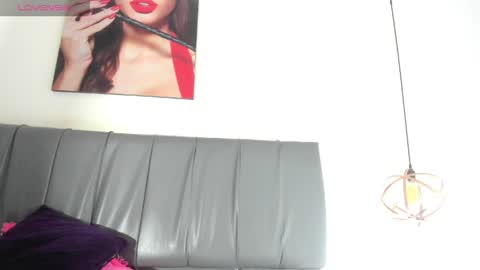 Isabella online show from May 11, 2026, 12:44 pm